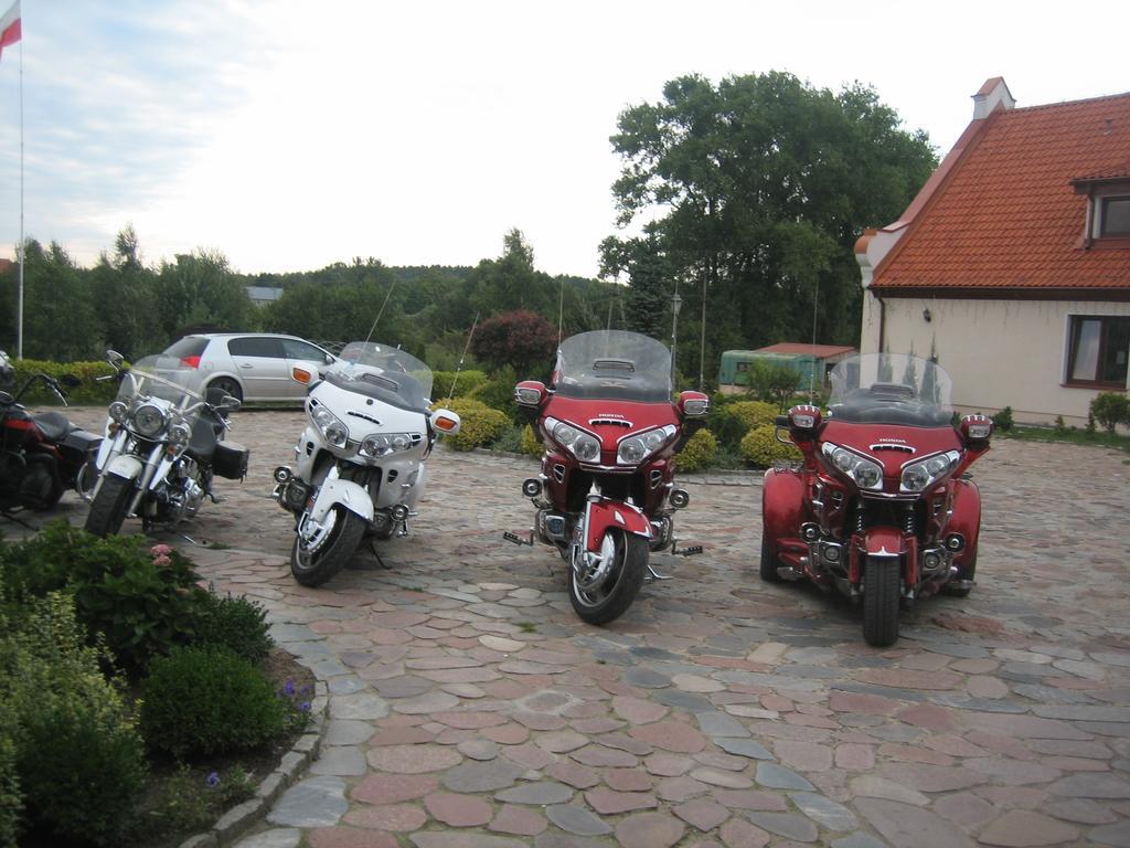 Gosciniec Rycerski Paprotki Exterior foto